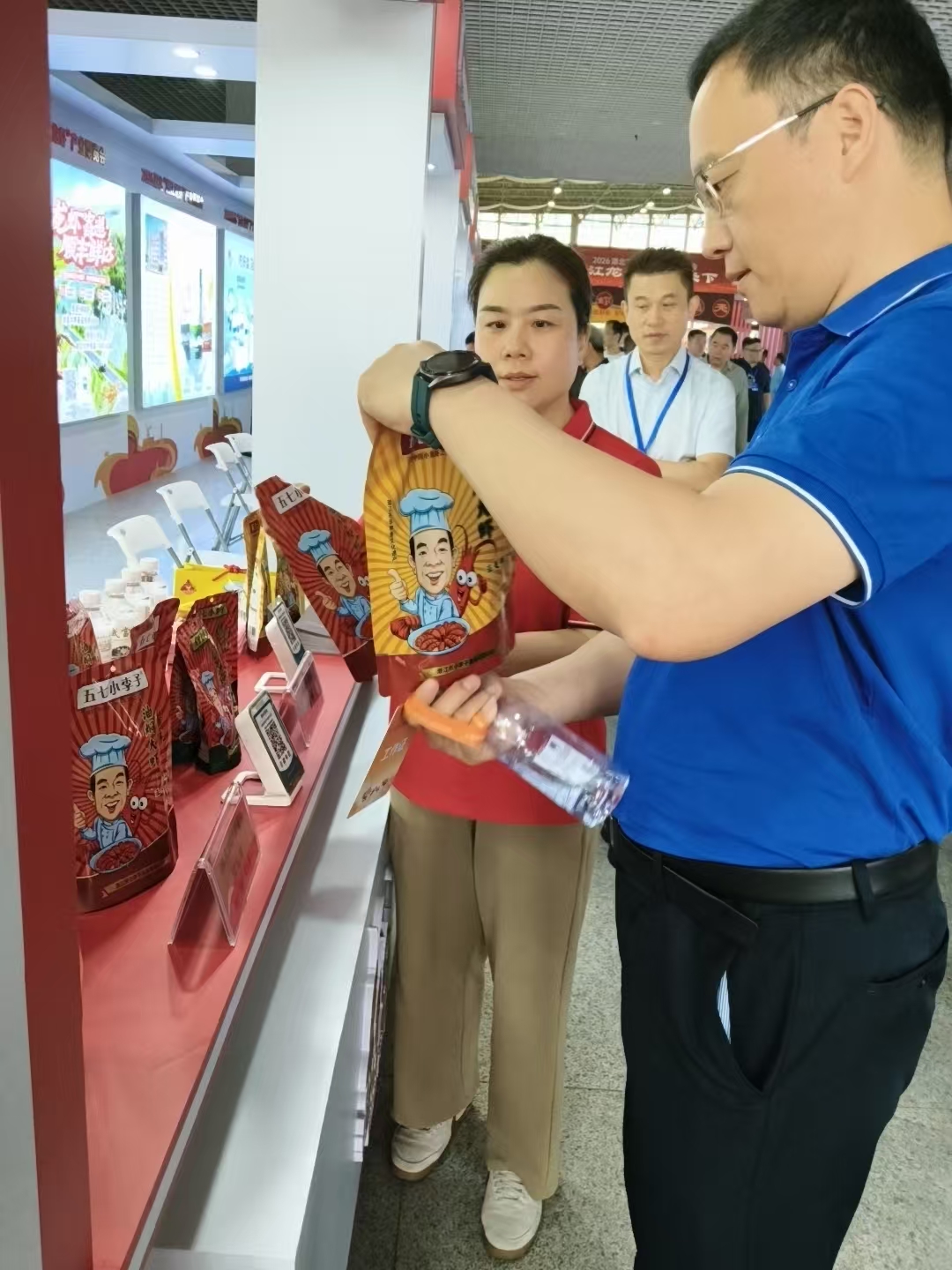 【重磅】634.7亿！潜江龙虾再登行业榜首！五七小李子携灵魂酱料惊艳亮相2026 潜江龙虾产业博览会 